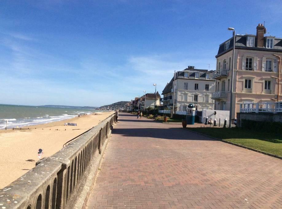 Cabourg Centre, Appartement Pour 4 Personnes A 100M De La Mer エクステリア 写真
